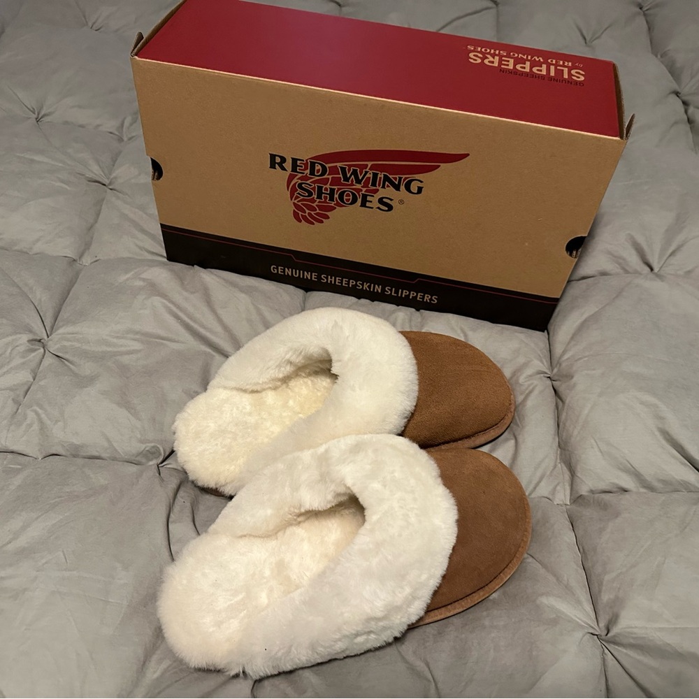 Red Wing Shoes Women's Sheepskin Chestnut Scuff.  Sz 8-9